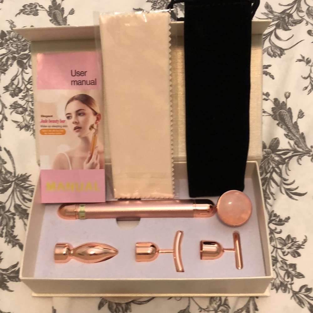 New never used energy beauty bar facial massager includes 4 different tops